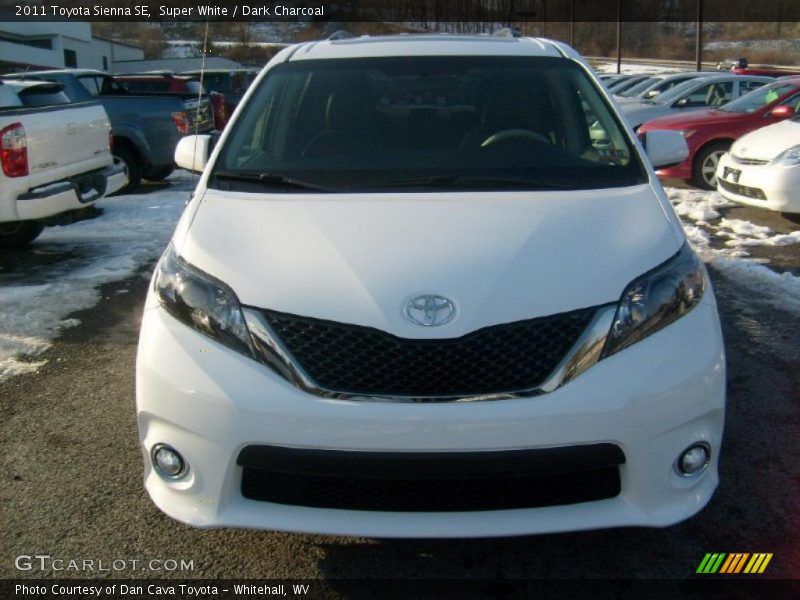 Super White / Dark Charcoal 2011 Toyota Sienna SE