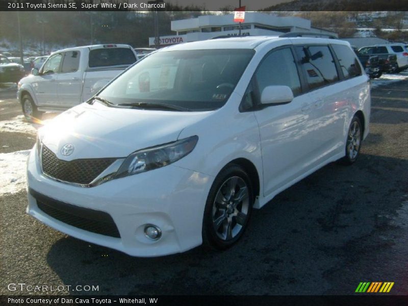 Super White / Dark Charcoal 2011 Toyota Sienna SE