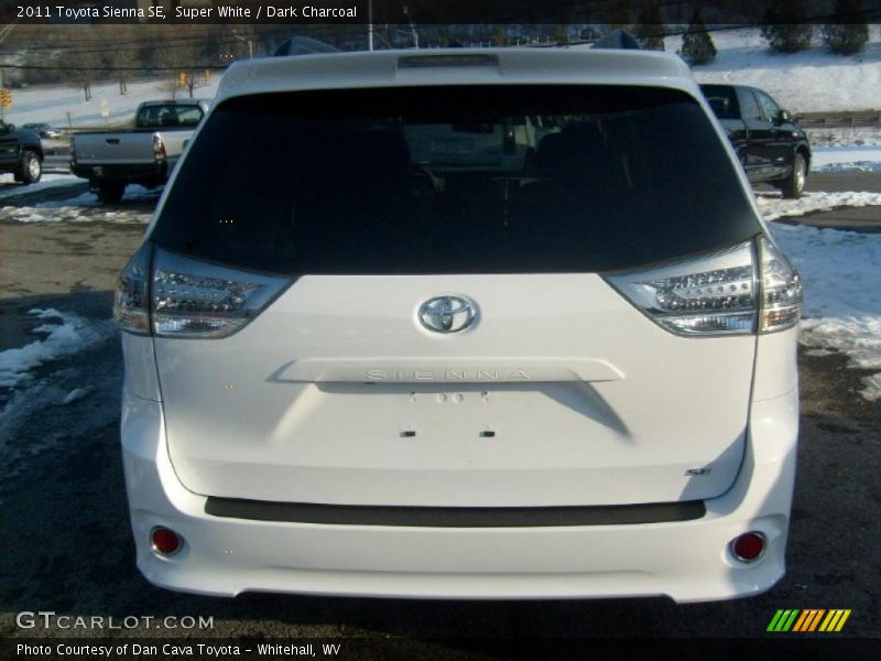 Super White / Dark Charcoal 2011 Toyota Sienna SE