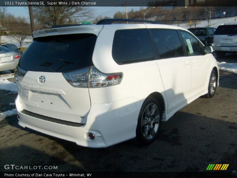 Super White / Dark Charcoal 2011 Toyota Sienna SE