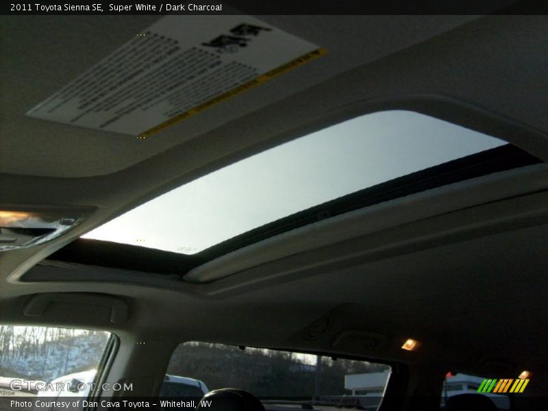 Super White / Dark Charcoal 2011 Toyota Sienna SE