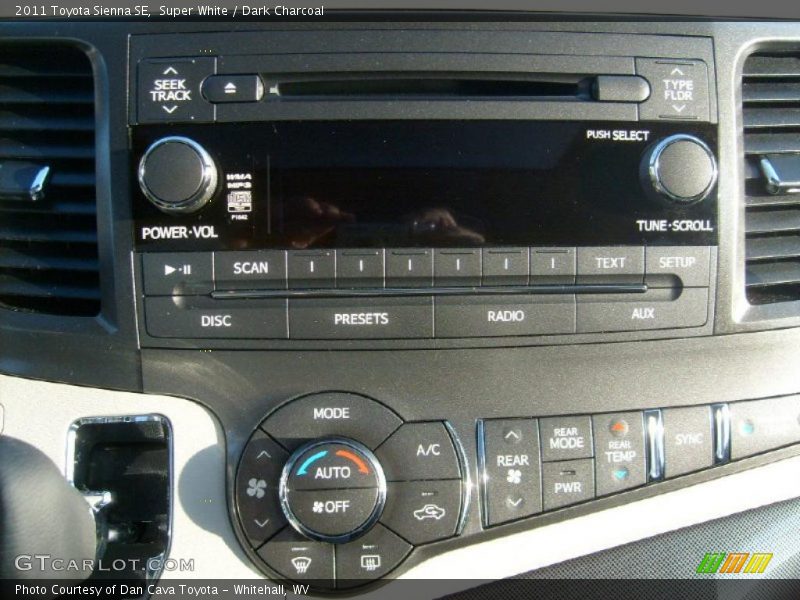 Super White / Dark Charcoal 2011 Toyota Sienna SE