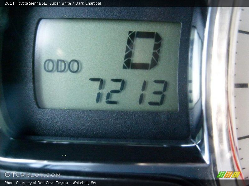 Super White / Dark Charcoal 2011 Toyota Sienna SE