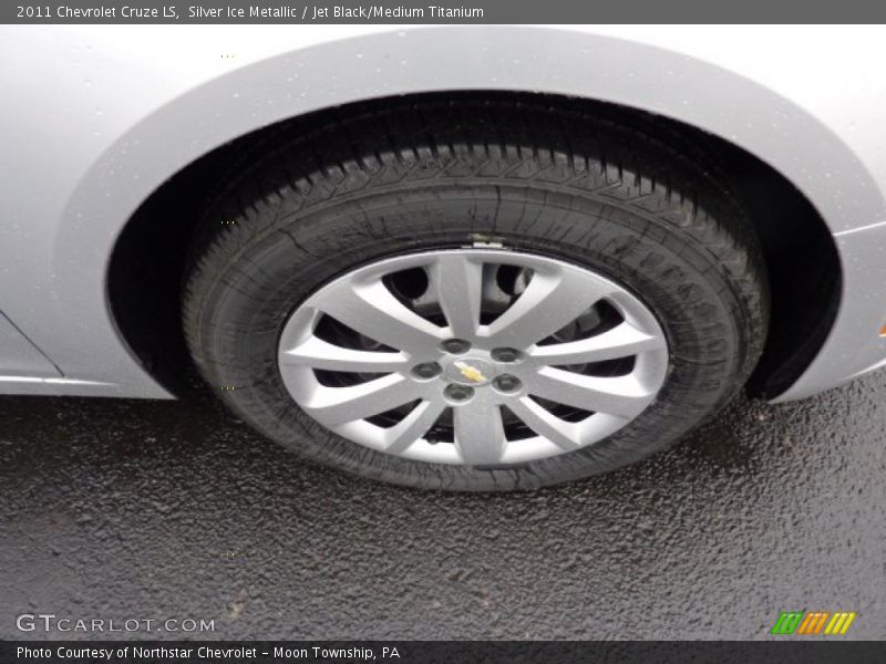 Silver Ice Metallic / Jet Black/Medium Titanium 2011 Chevrolet Cruze LS