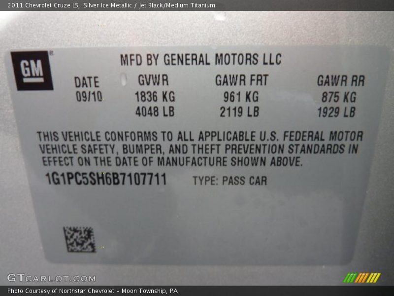 Silver Ice Metallic / Jet Black/Medium Titanium 2011 Chevrolet Cruze LS