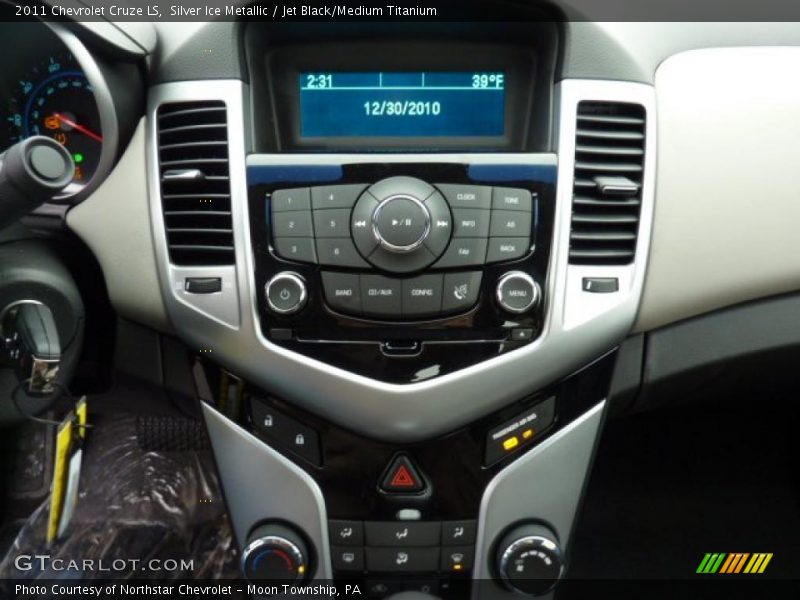 Silver Ice Metallic / Jet Black/Medium Titanium 2011 Chevrolet Cruze LS