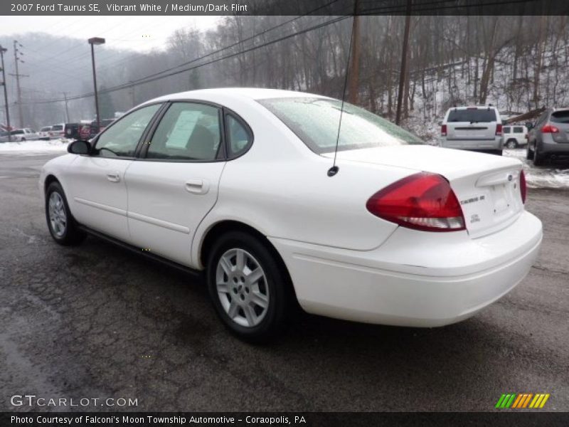 Vibrant White / Medium/Dark Flint 2007 Ford Taurus SE