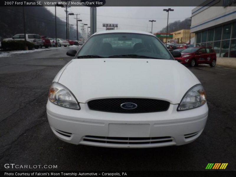 Vibrant White / Medium/Dark Flint 2007 Ford Taurus SE
