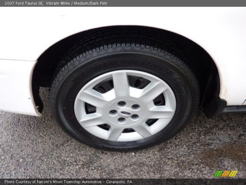 Vibrant White / Medium/Dark Flint 2007 Ford Taurus SE