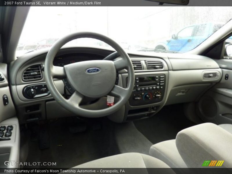 Vibrant White / Medium/Dark Flint 2007 Ford Taurus SE