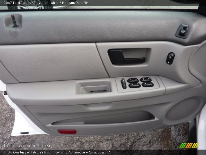 Vibrant White / Medium/Dark Flint 2007 Ford Taurus SE