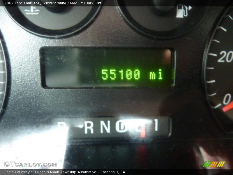 Vibrant White / Medium/Dark Flint 2007 Ford Taurus SE