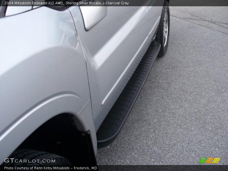 Sterling Silver Metallic / Charcoal Gray 2004 Mitsubishi Endeavor XLS AWD