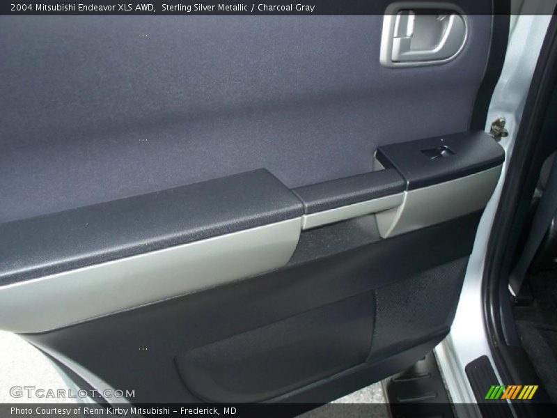 Sterling Silver Metallic / Charcoal Gray 2004 Mitsubishi Endeavor XLS AWD