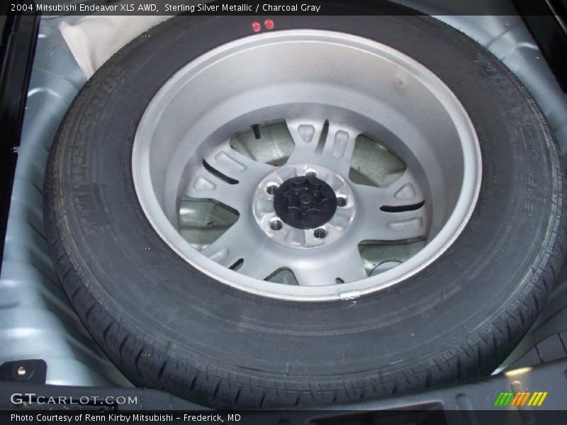 Sterling Silver Metallic / Charcoal Gray 2004 Mitsubishi Endeavor XLS AWD