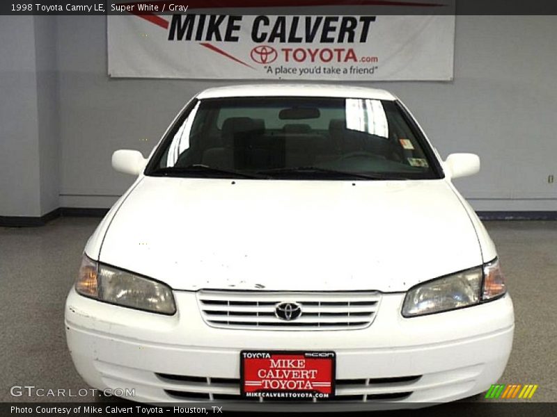 Super White / Gray 1998 Toyota Camry LE
