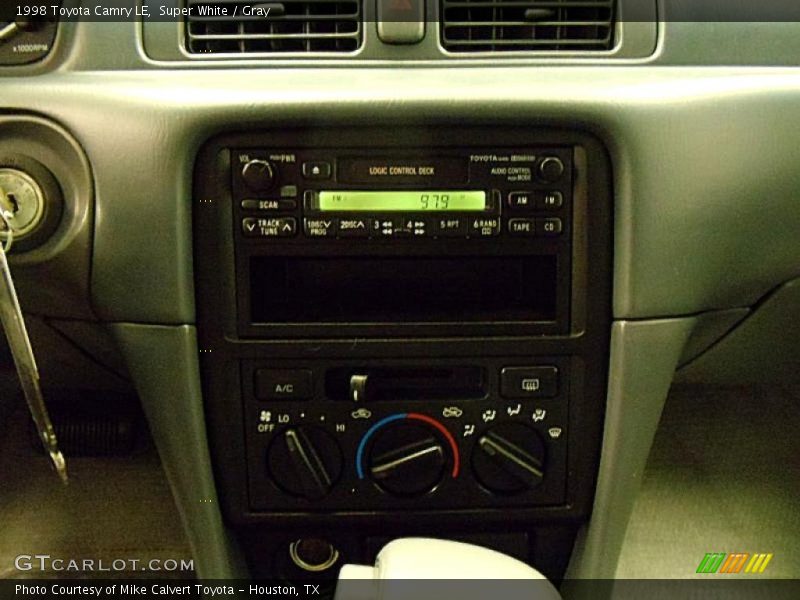 Super White / Gray 1998 Toyota Camry LE