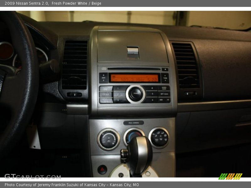 Fresh Powder White / Beige 2009 Nissan Sentra 2.0
