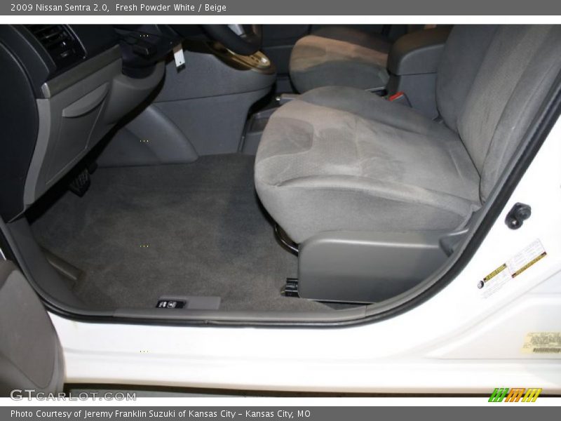Fresh Powder White / Beige 2009 Nissan Sentra 2.0
