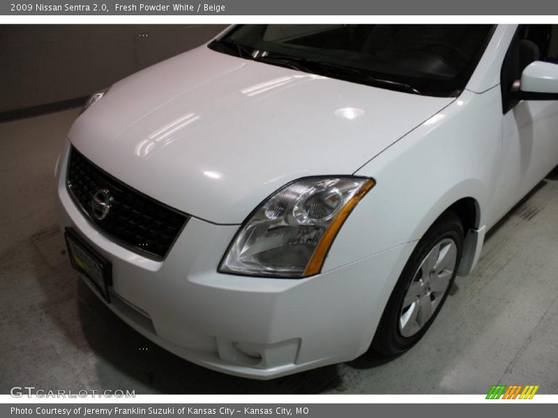 Fresh Powder White / Beige 2009 Nissan Sentra 2.0