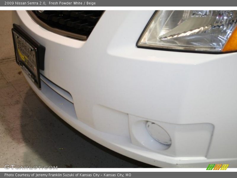 Fresh Powder White / Beige 2009 Nissan Sentra 2.0