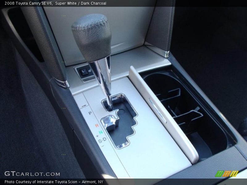 Super White / Dark Charcoal 2008 Toyota Camry SE V6
