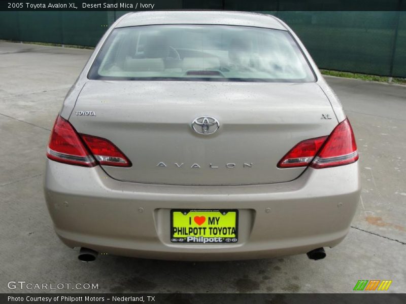 Desert Sand Mica / Ivory 2005 Toyota Avalon XL