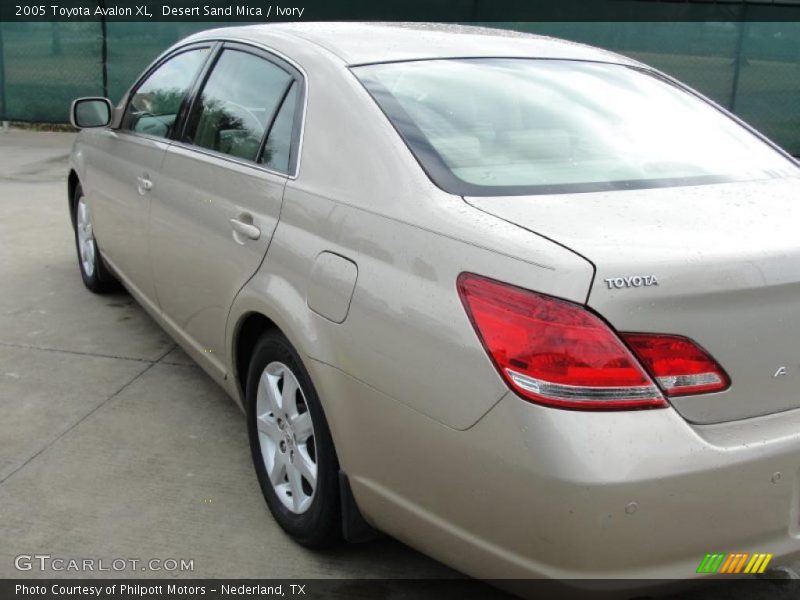 Desert Sand Mica / Ivory 2005 Toyota Avalon XL