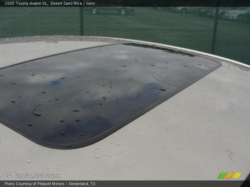 Desert Sand Mica / Ivory 2005 Toyota Avalon XL