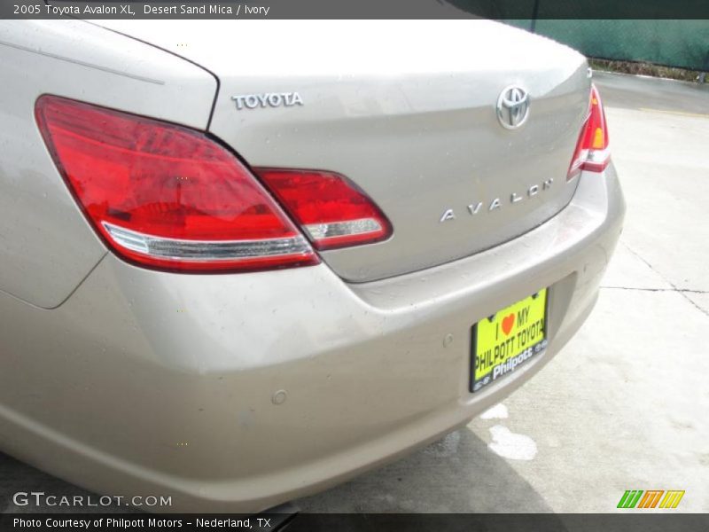 Desert Sand Mica / Ivory 2005 Toyota Avalon XL