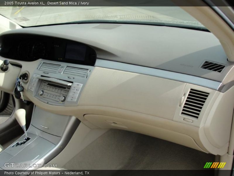 Desert Sand Mica / Ivory 2005 Toyota Avalon XL