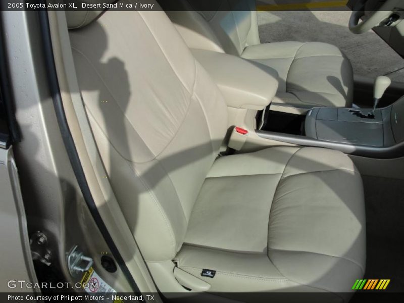 Desert Sand Mica / Ivory 2005 Toyota Avalon XL