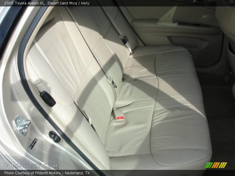 Desert Sand Mica / Ivory 2005 Toyota Avalon XL