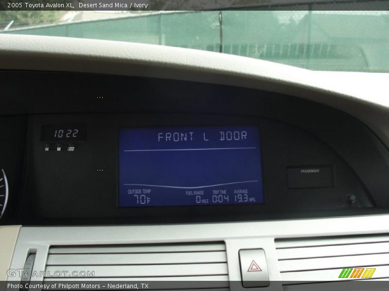 Desert Sand Mica / Ivory 2005 Toyota Avalon XL