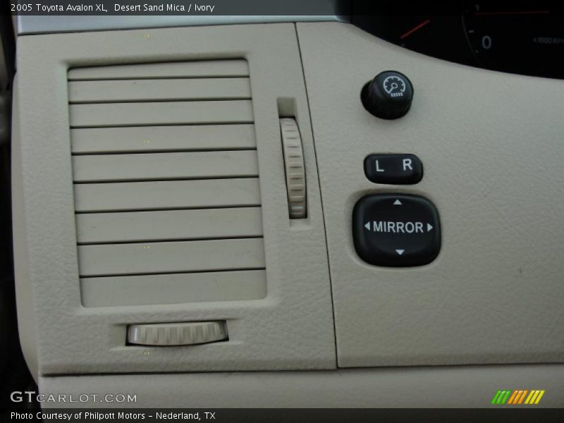 Desert Sand Mica / Ivory 2005 Toyota Avalon XL