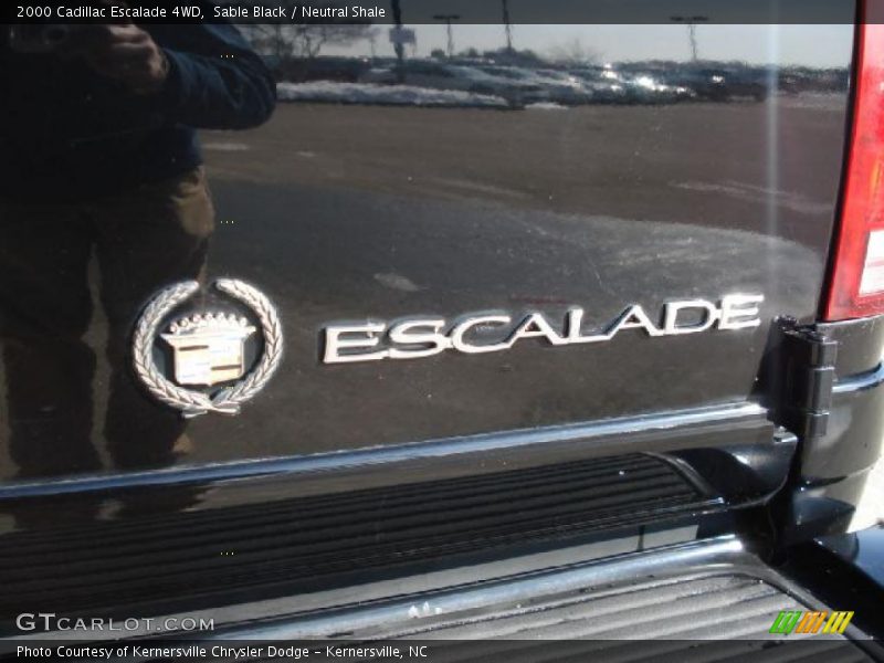 Sable Black / Neutral Shale 2000 Cadillac Escalade 4WD