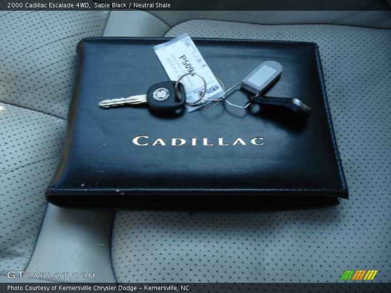 Sable Black / Neutral Shale 2000 Cadillac Escalade 4WD