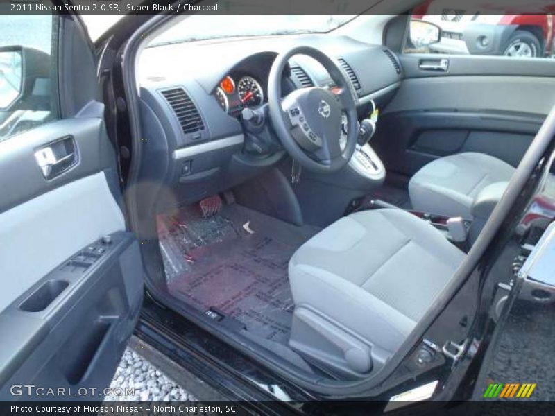 Super Black / Charcoal 2011 Nissan Sentra 2.0 SR