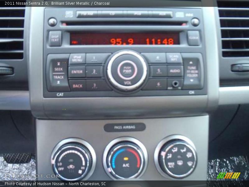 Brilliant Silver Metallic / Charcoal 2011 Nissan Sentra 2.0