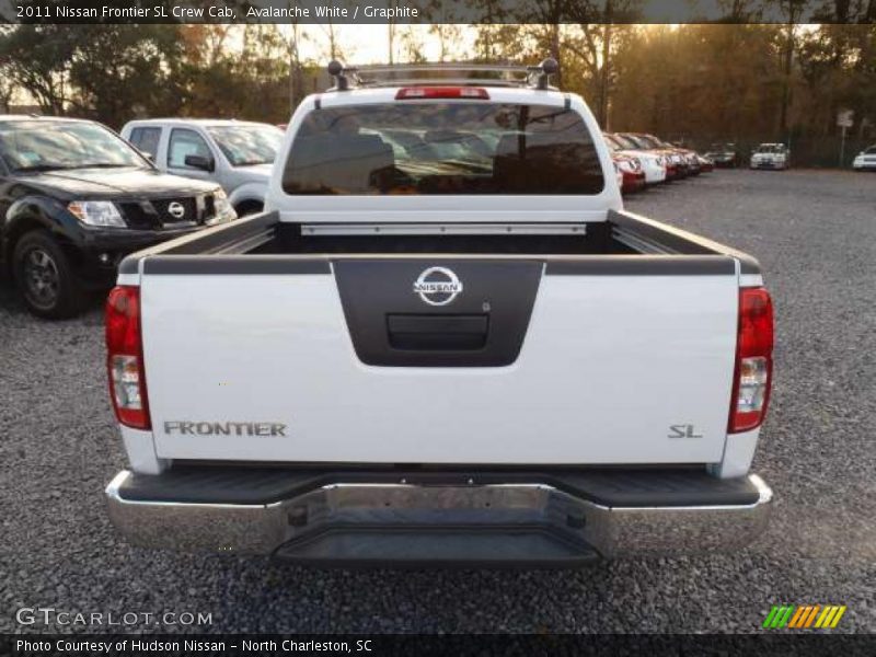 Avalanche White / Graphite 2011 Nissan Frontier SL Crew Cab