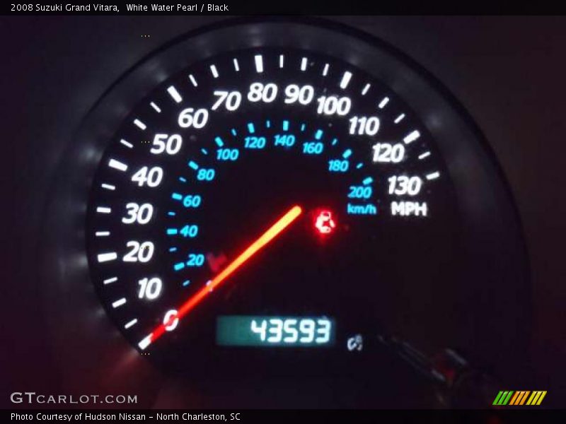 White Water Pearl / Black 2008 Suzuki Grand Vitara