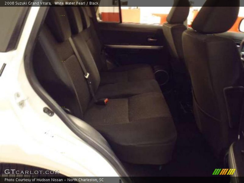 White Water Pearl / Black 2008 Suzuki Grand Vitara
