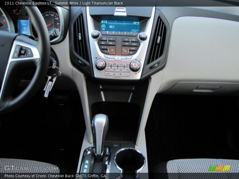 Summit White / Light Titanium/Jet Black 2011 Chevrolet Equinox LT