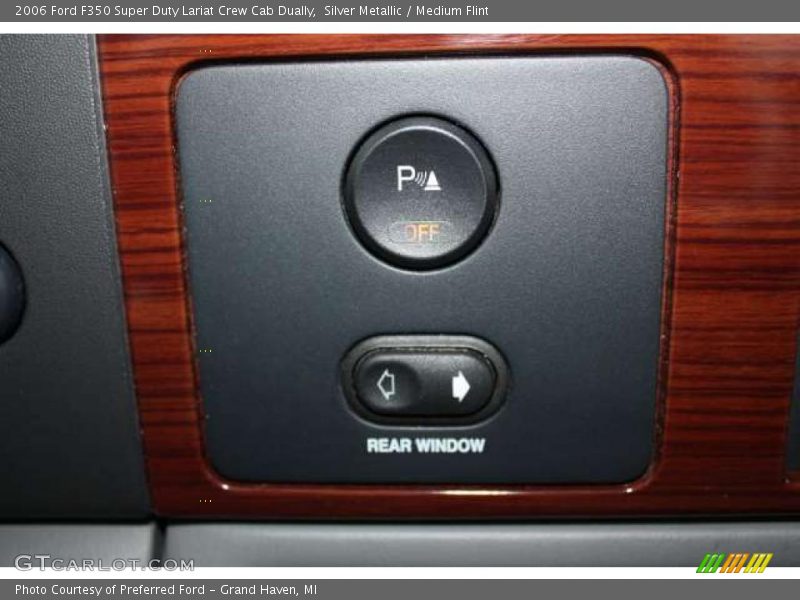 Controls of 2006 F350 Super Duty Lariat Crew Cab Dually