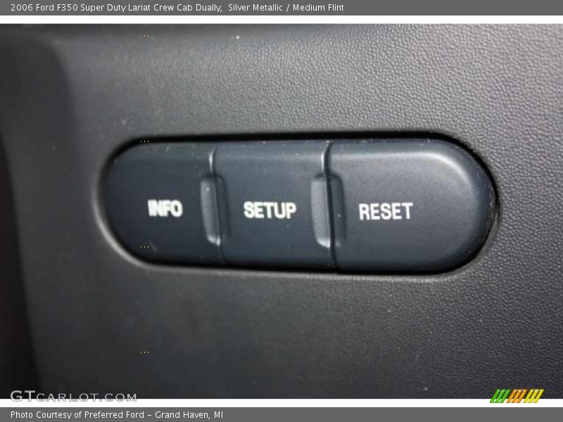 Controls of 2006 F350 Super Duty Lariat Crew Cab Dually