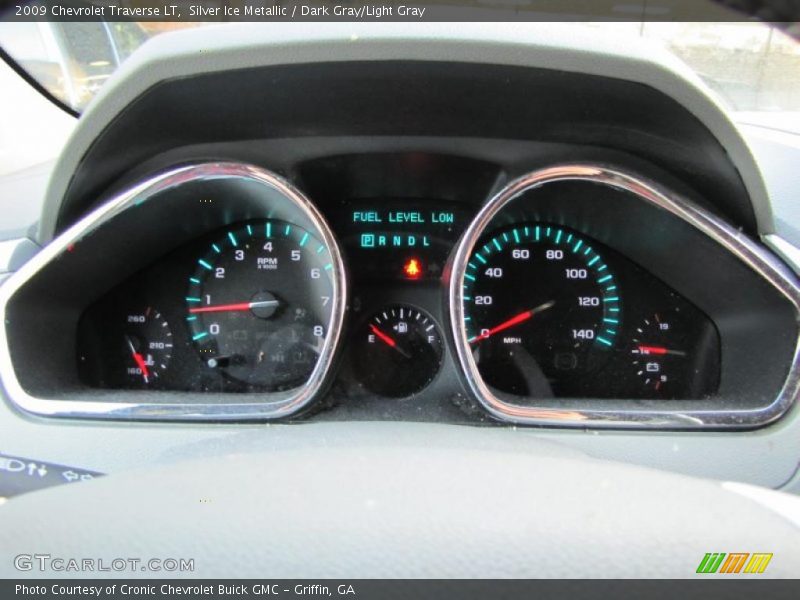 Silver Ice Metallic / Dark Gray/Light Gray 2009 Chevrolet Traverse LT