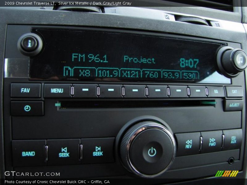 Silver Ice Metallic / Dark Gray/Light Gray 2009 Chevrolet Traverse LT