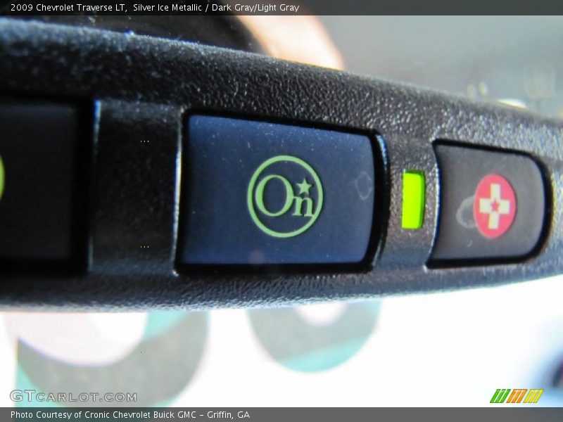 Silver Ice Metallic / Dark Gray/Light Gray 2009 Chevrolet Traverse LT