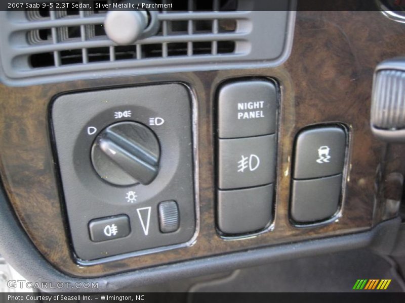 Controls of 2007 9-5 2.3T Sedan