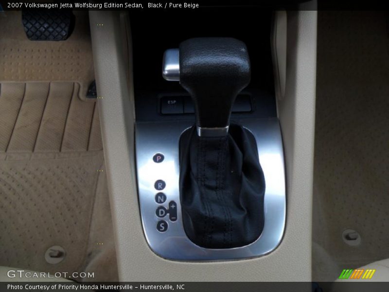 Black / Pure Beige 2007 Volkswagen Jetta Wolfsburg Edition Sedan